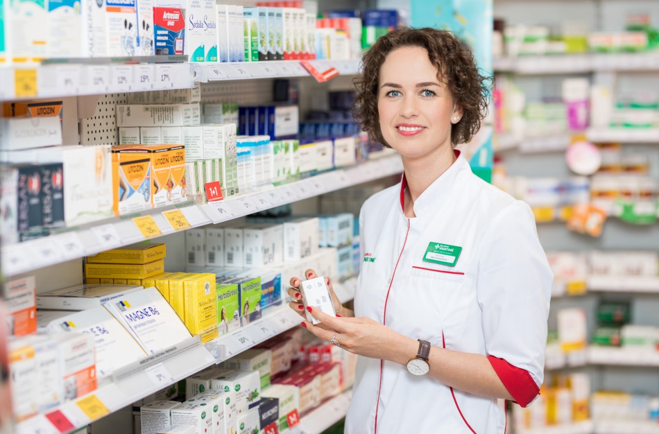 Artėjant savaitgaliui vaistininkė perspėja moteris dėl maudymosi ežeruose ir jūroje