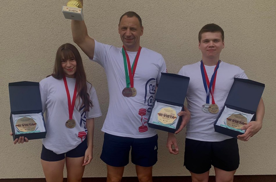 Iš Druskininkuose vykusių štangos spaudimo varžybų parvežtas ne vienas medalis