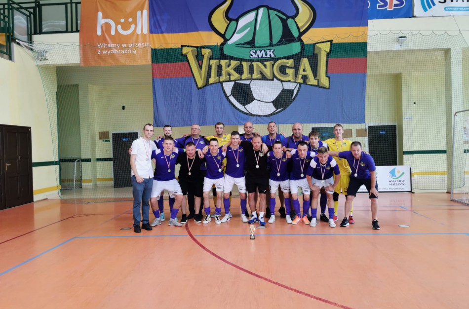 Jonavos „Vikingai“ Lenkijoje salės futbolo turnyre „Copernicus Cup“ iškovojo sidabro medalius