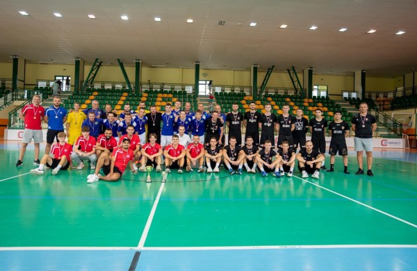 Jonavos „Vikingai“ Lenkijoje salės futbolo turnyre „Copernicus Cup“ iškovojo sidabro medalius