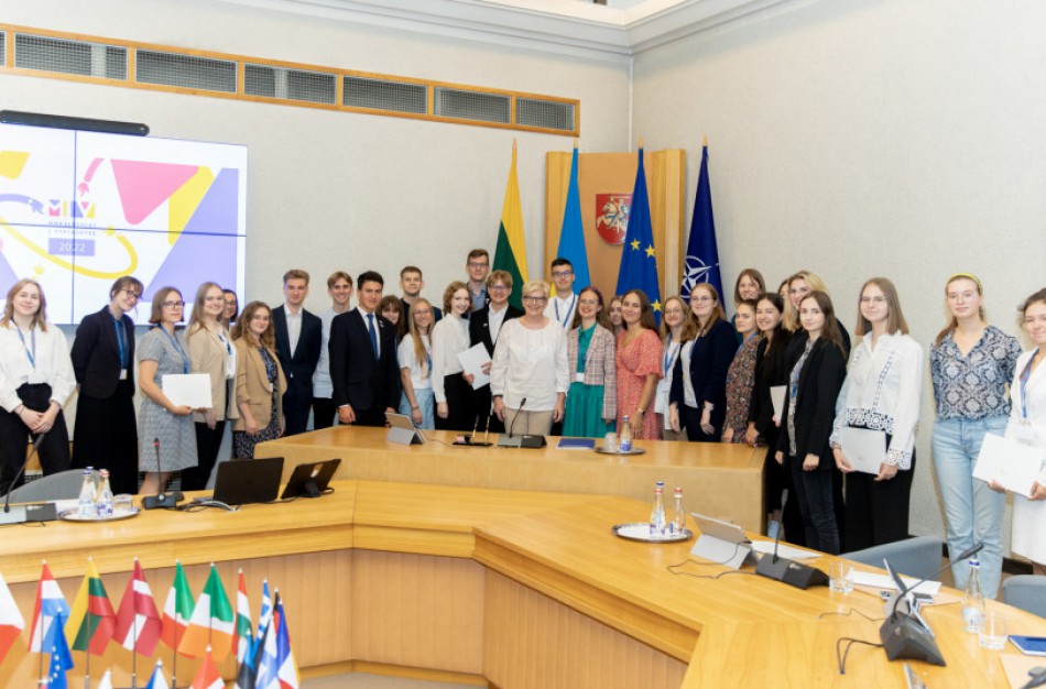 Premjerė bendravo su projekto „Moksleiviai – į Vyriausybę“ dalyviais – jaunuoliais iš visos Lietuvos