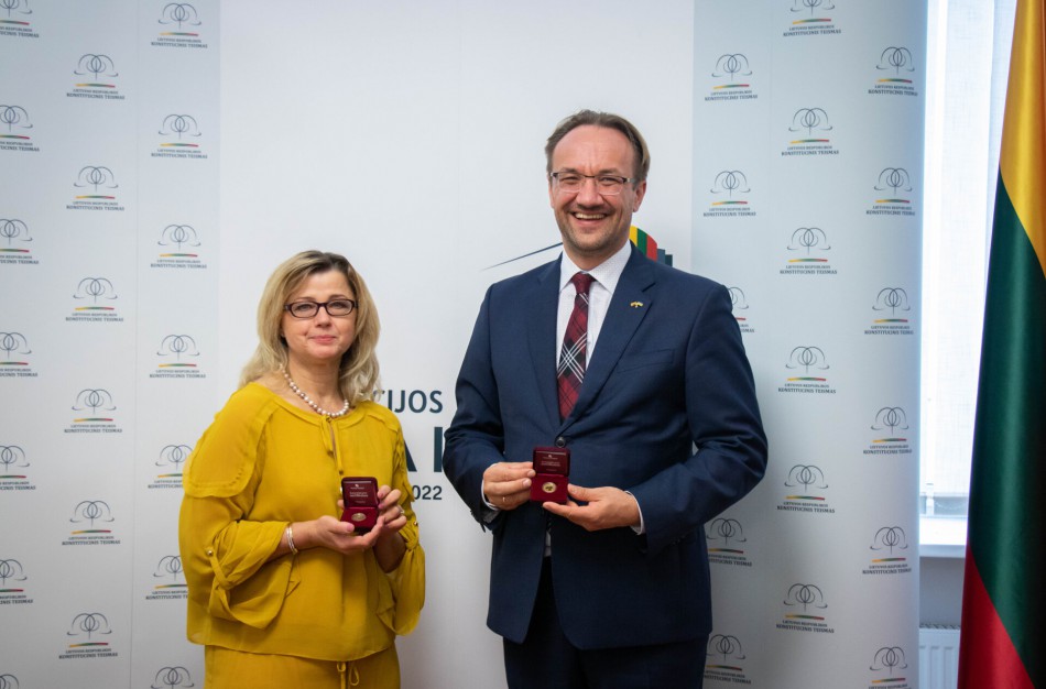 Lietuvos Valstybės Konstitucijos 100-metis įamžintas aukso monetoje