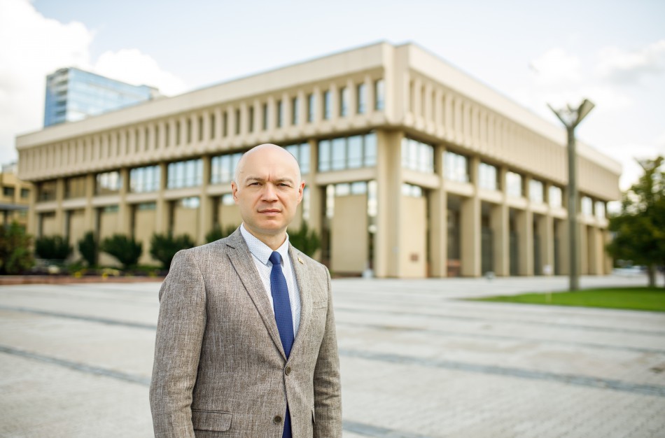 E. Sabutis: „Pinigai švaistomi taupymo planams, o pagalbos žmonėms plano nėra“