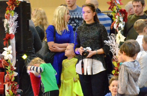 Valso ritmu ant parketo sukosi ir jonaviečių poros