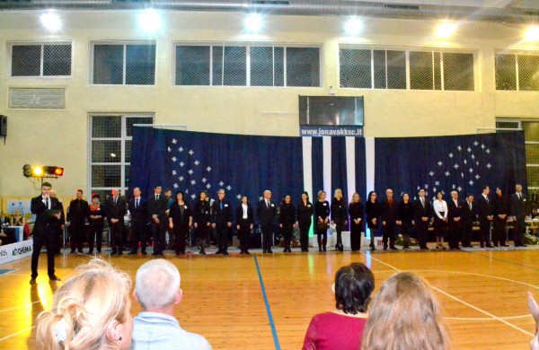 Valso ritmu ant parketo sukosi ir jonaviečių poros