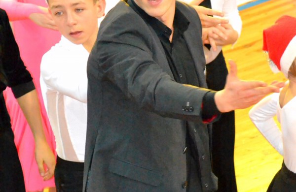 Valso ritmu ant parketo sukosi ir jonaviečių poros