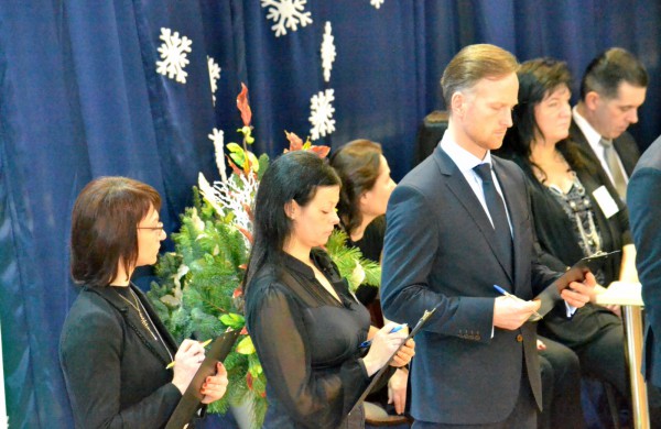 Valso ritmu ant parketo sukosi ir jonaviečių poros