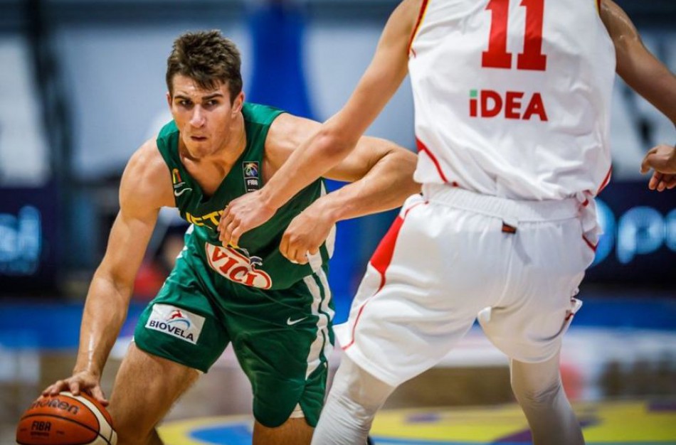 L. Kreišmontas vilkės Jonavos ,,CBet" marškinėlius