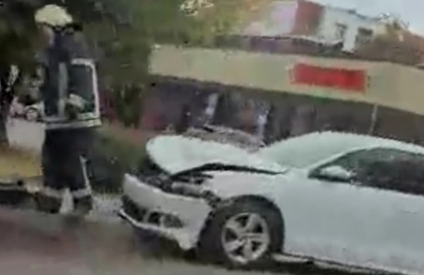 Vasario 16 – osios gatvėje susidūrė du automobiliai