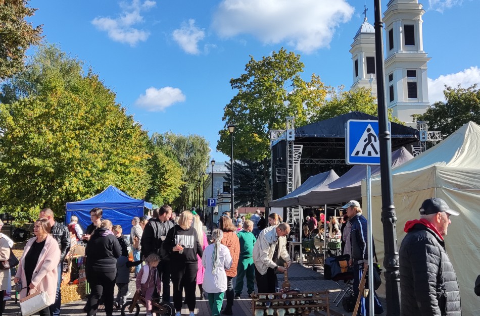 Rudens šventė „Sename Jonų dvare" jau šurmuliuoja ir laukia Jūsų