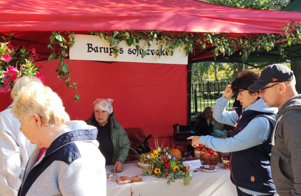 Rudens šventė „Sename Jonų dvare" jau šurmuliuoja ir laukia Jūsų
