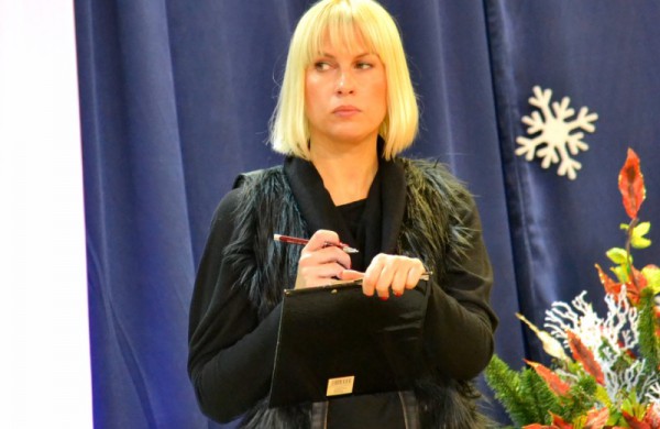 Valso ritmu ant parketo sukosi ir jonaviečių poros