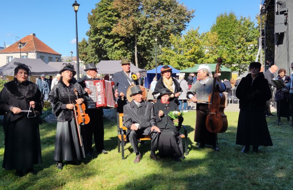 Rudens šventė „Sename Jonų dvare" jau šurmuliuoja ir laukia Jūsų