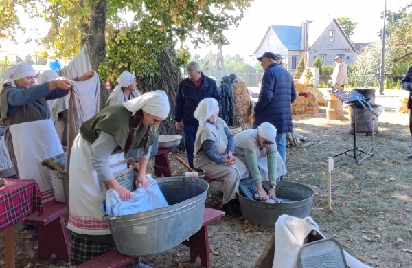Rudens šventė „Sename Jonų dvare" jau šurmuliuoja ir laukia Jūsų