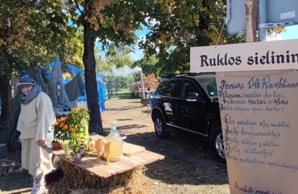 Rudens šventė „Sename Jonų dvare" jau šurmuliuoja ir laukia Jūsų