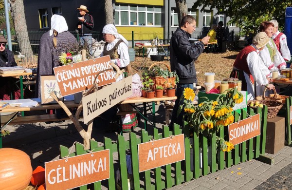 Rudens šventė „Sename Jonų dvare" jau šurmuliuoja ir laukia Jūsų