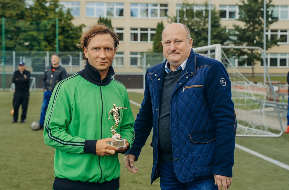 Jonavos FVK „Klevas“ Lietuvos veteranų (40+) mažojo futbolo čempionate iškovojo sidabro medalius