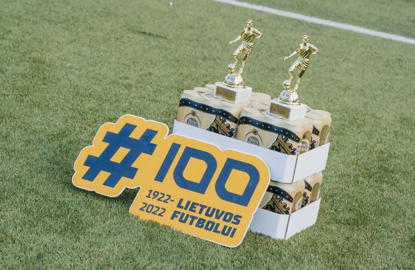 Jonavos FVK „Klevas“ Lietuvos veteranų (40+) mažojo futbolo čempionate iškovojo sidabro medalius