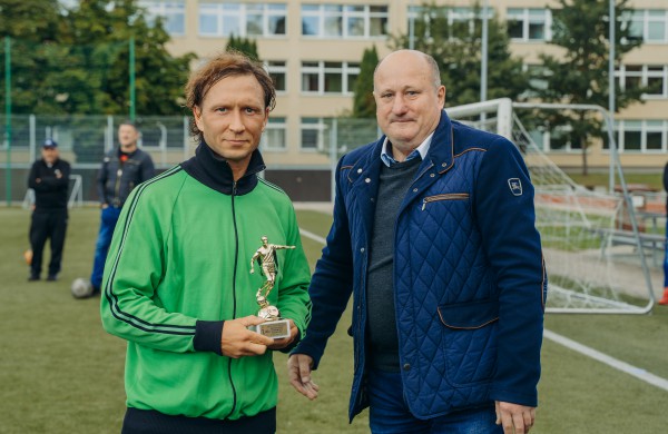 Jonavos FVK „Klevas“ Lietuvos veteranų (40+) mažojo futbolo čempionate iškovojo sidabro medalius