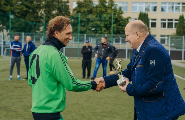 Jonavos FVK „Klevas“ Lietuvos veteranų (40+) mažojo futbolo čempionate iškovojo sidabro medalius
