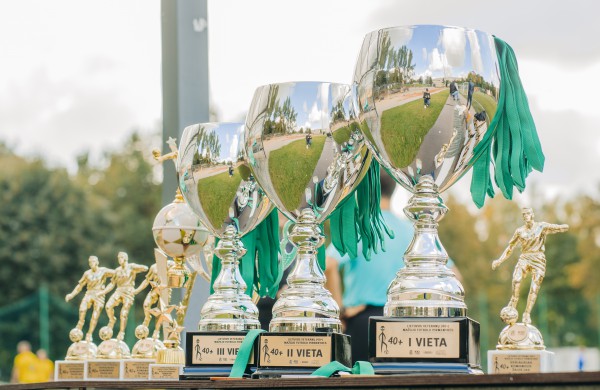 Jonavos FVK „Klevas“ Lietuvos veteranų (40+) mažojo futbolo čempionate iškovojo sidabro medalius