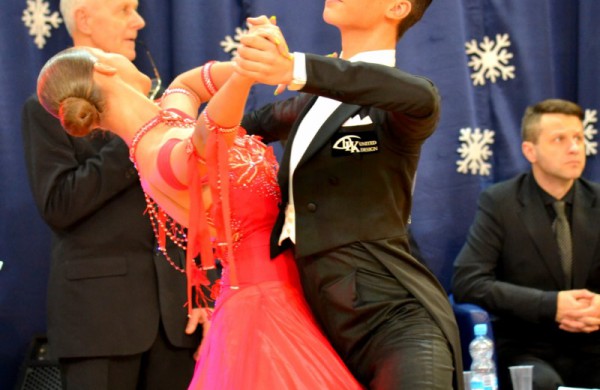 Valso ritmu ant parketo sukosi ir jonaviečių poros