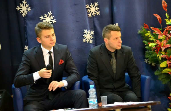 Valso ritmu ant parketo sukosi ir jonaviečių poros