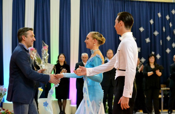 Valso ritmu ant parketo sukosi ir jonaviečių poros