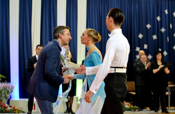 Valso ritmu ant parketo sukosi ir jonaviečių poros