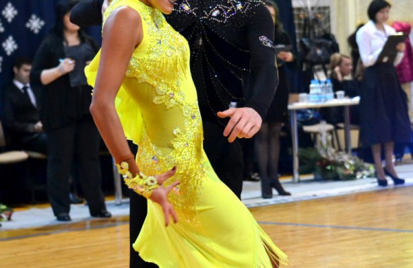 Valso ritmu ant parketo sukosi ir jonaviečių poros