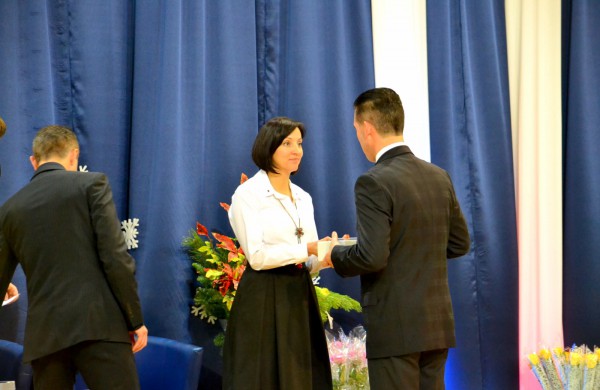 Valso ritmu ant parketo sukosi ir jonaviečių poros