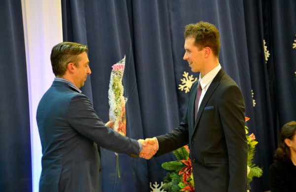 Valso ritmu ant parketo sukosi ir jonaviečių poros