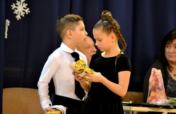 Valso ritmu ant parketo sukosi ir jonaviečių poros