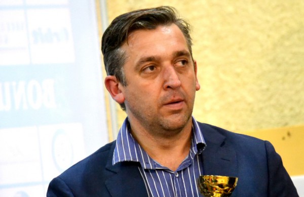 Valso ritmu ant parketo sukosi ir jonaviečių poros