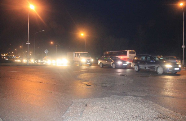 J.Basanavičiaus ir Fabriko gatvių sankryžoje susidūrė trys automobiliai, sužeistas žmogus