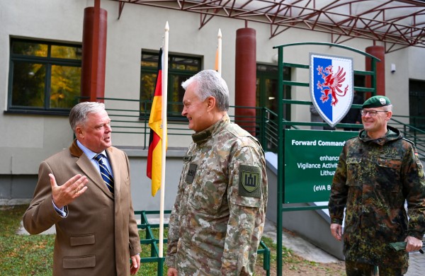 Prezidentas lanko Rukloje dislokuotus Vokietijos kariuomenės brigados štabo ir bataliono karius