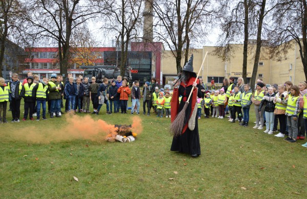 Jonavos viešosios bibliotekos kieme atidaryta „Moliūgų terasa“