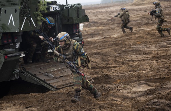 Pratybose „Geležinis vilkas 2022-II“ lankėsi Lietuvoje viešintis Belgijos karalius