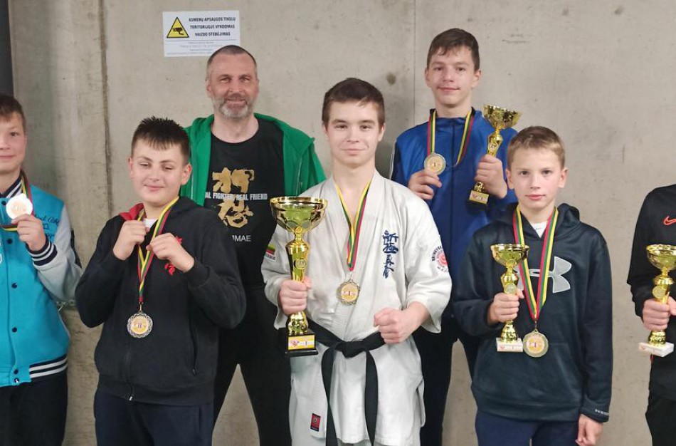 Jonavos Kyokushin karate „Kumite“ klubo komanda iš Kėdainių grįžo su keliais medaliais