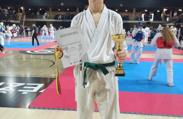 Jonavos Kyokushin karate „Kumite“ klubo komanda iš Kėdainių grįžo su keliais medaliais