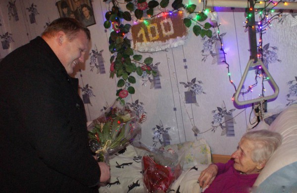 Pasveikino šimto metų sulaukusią jonavietę