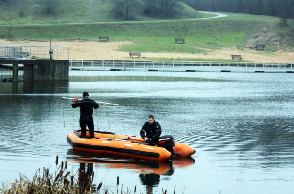 Šalia Joninių slėnio - gelbėjimo tarnybų sujudimas: pranešta apie į tvenkinį įkritusį vyriškį