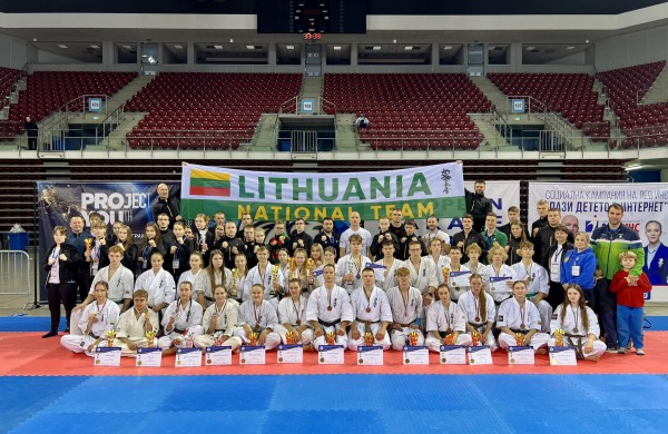 Istorinės varžybos ,,Kumite" klubui: iš Bulgarijos grįžo su Europos čempiono ir vecečempiono titulais