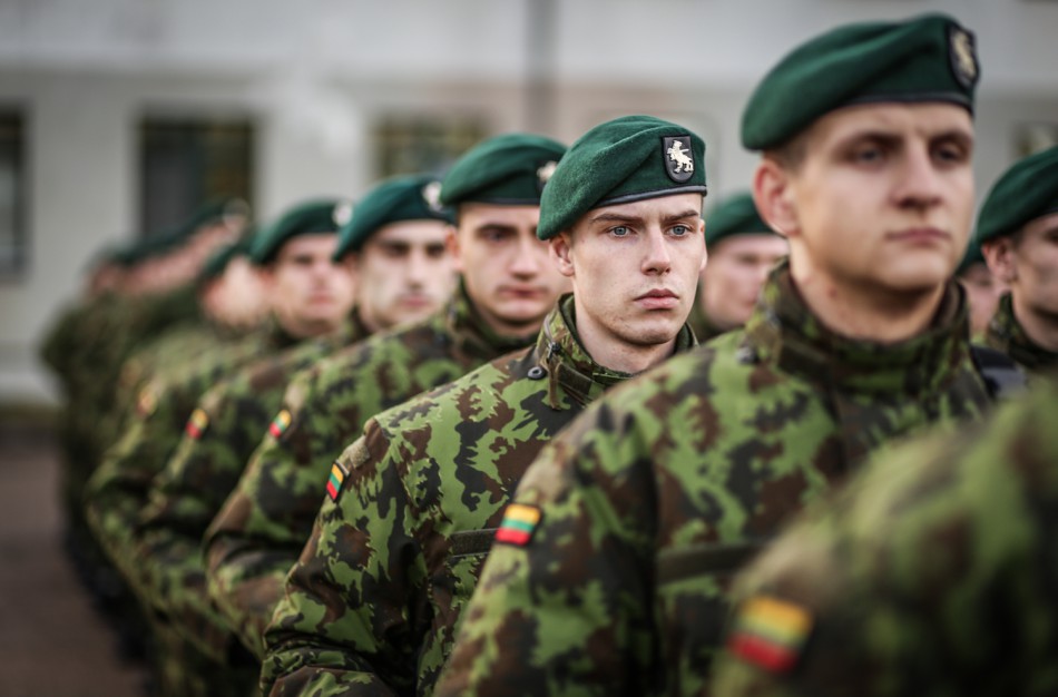 Kviečiama savanoriškai registruotis privalomajai karinei tarnybai 2016 metais