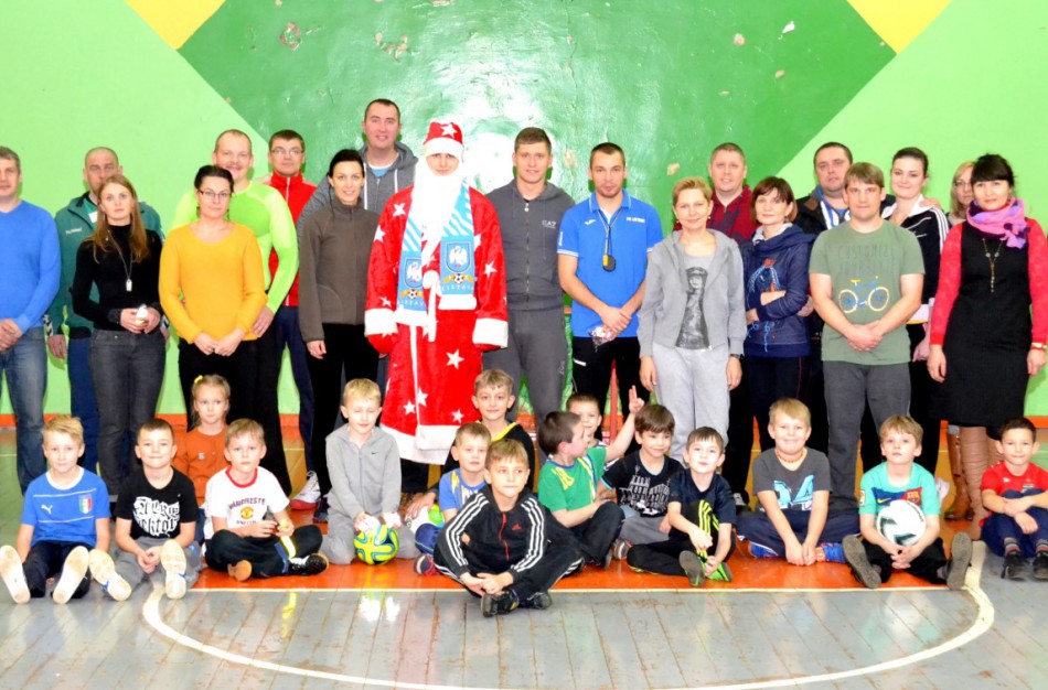 Šventinis būsimųjų futbolininkų vakaras su tėveliais ir... Kalėdų seneliu