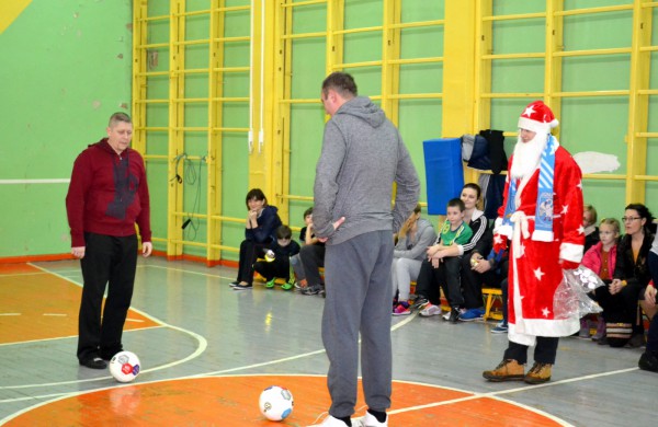 Šventinis būsimųjų futbolininkų vakaras su tėveliais ir... Kalėdų seneliu