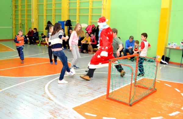 Šventinis būsimųjų futbolininkų vakaras su tėveliais ir... Kalėdų seneliu