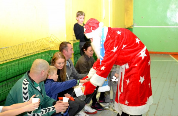 Šventinis būsimųjų futbolininkų vakaras su tėveliais ir... Kalėdų seneliu