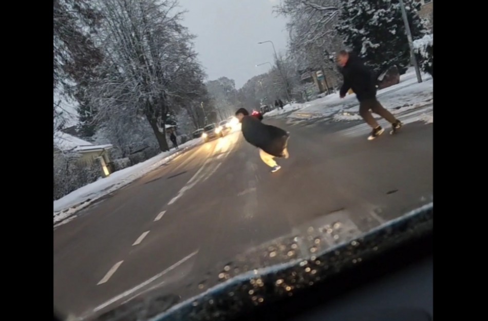 Jonavietė: šiaip sau išbėgti prieš automobilį į kelią ir kirsti jį bet kur – nenormalu