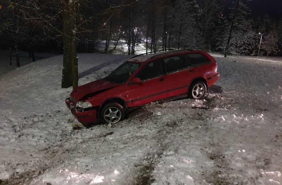 Pirmadienis paženklintas eismo įvykių virtine